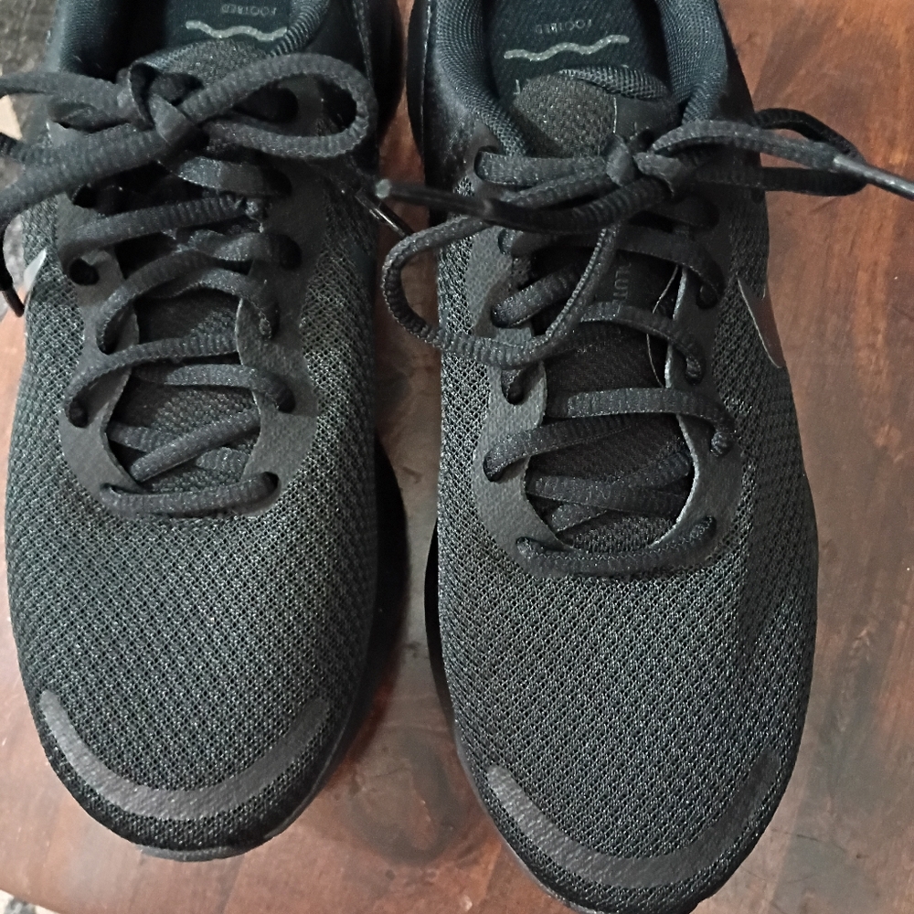 These Are Women's ** Nike Size 7.5 Brand New Never Worn $20